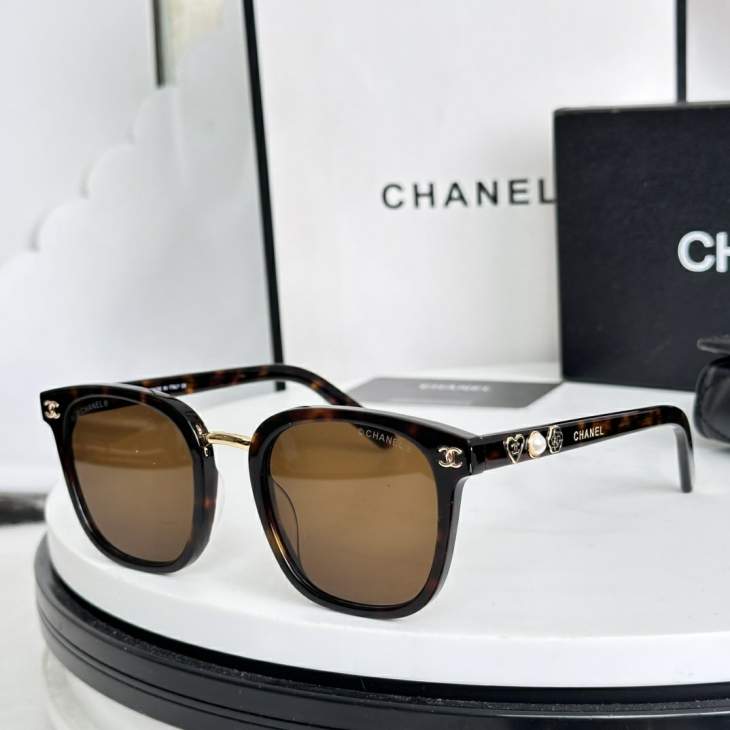 Picture of Chanel Sunglasses _SKUfw77894410fw